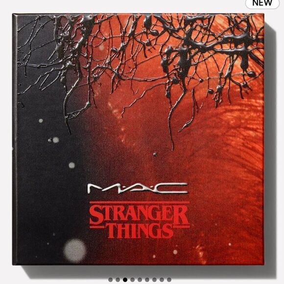 1 LEFT! Mac x Stranger Things Blush He Likes It Cold - Picture 6 of 11
